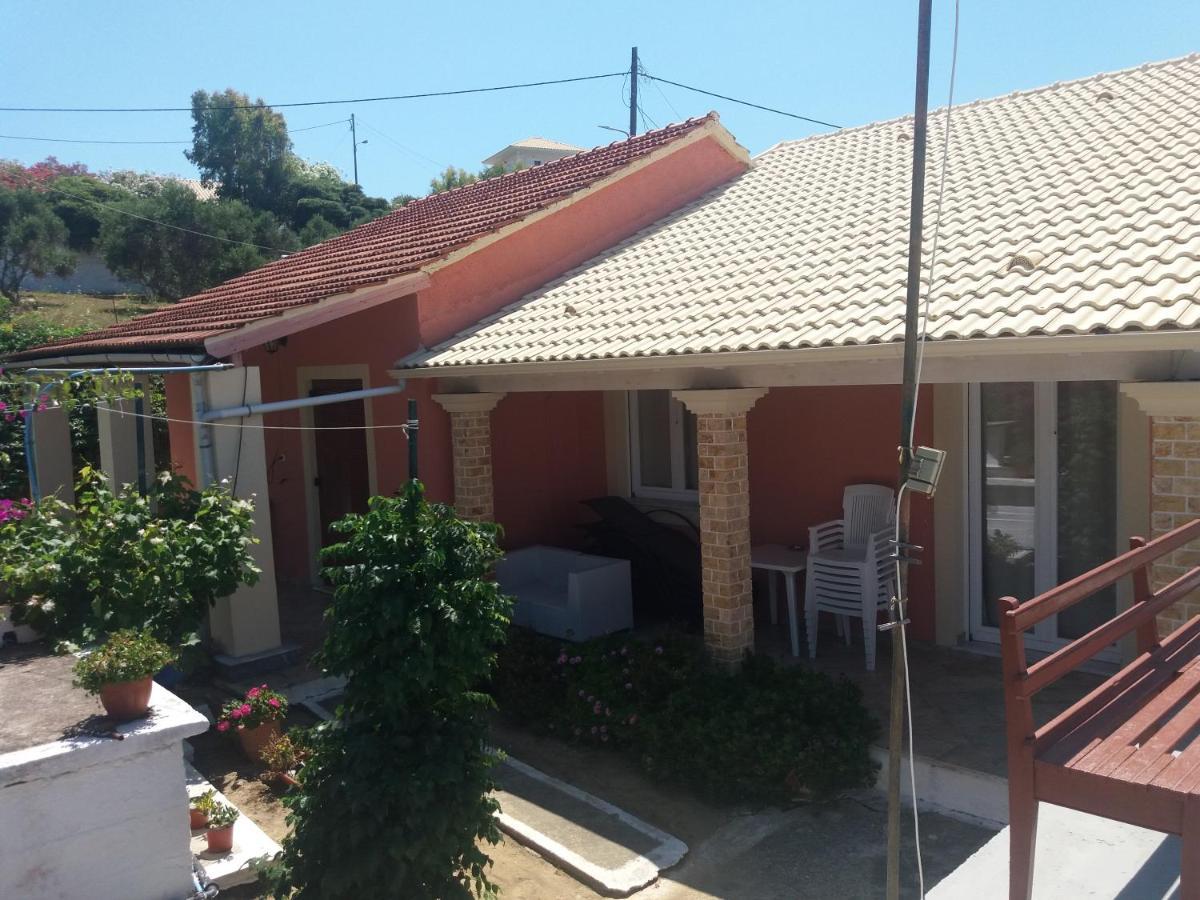 Case de vacanță Theos Agios Stefanos Avliotes (Corfu)